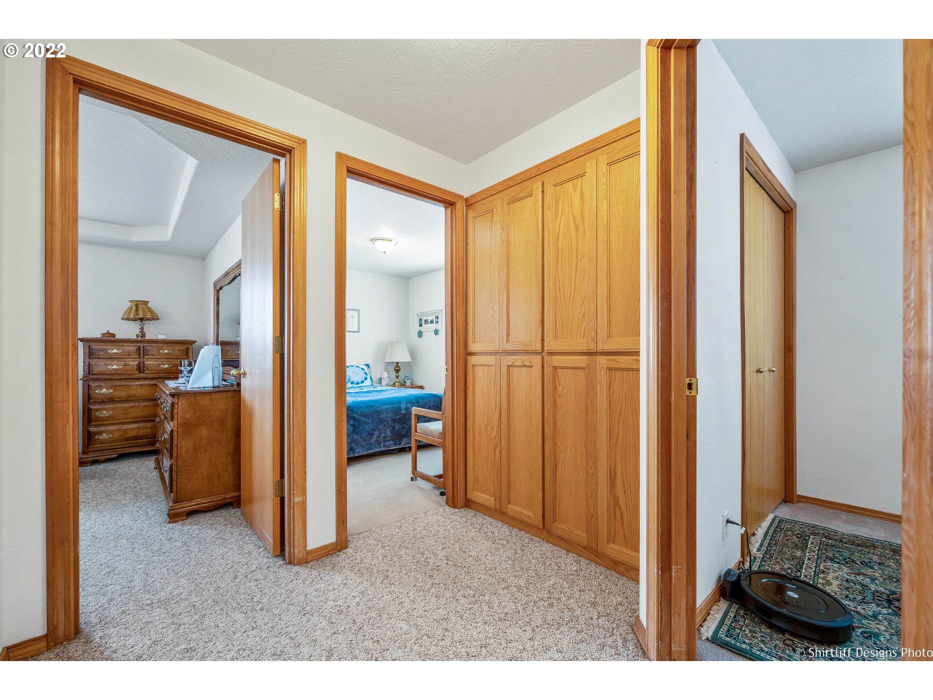 4042 Virginia Avenue Springfield, OR 97478 - Photo 19 of 28 a view of a hallway and a livingroom with furniture