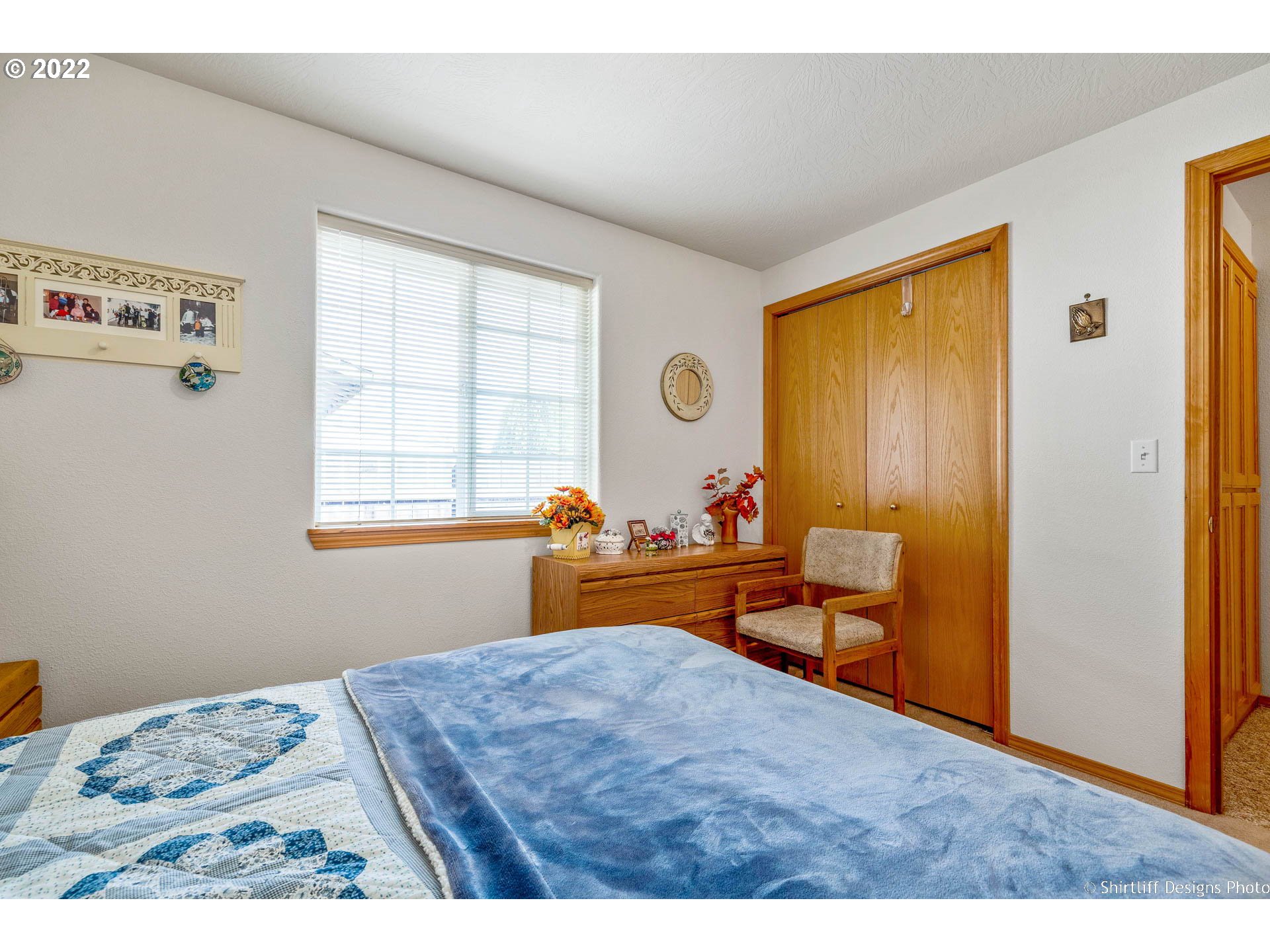 4042 Virginia Avenue Springfield, OR 97478 - Photo 21 of 28 a bedroom with a bed and a window