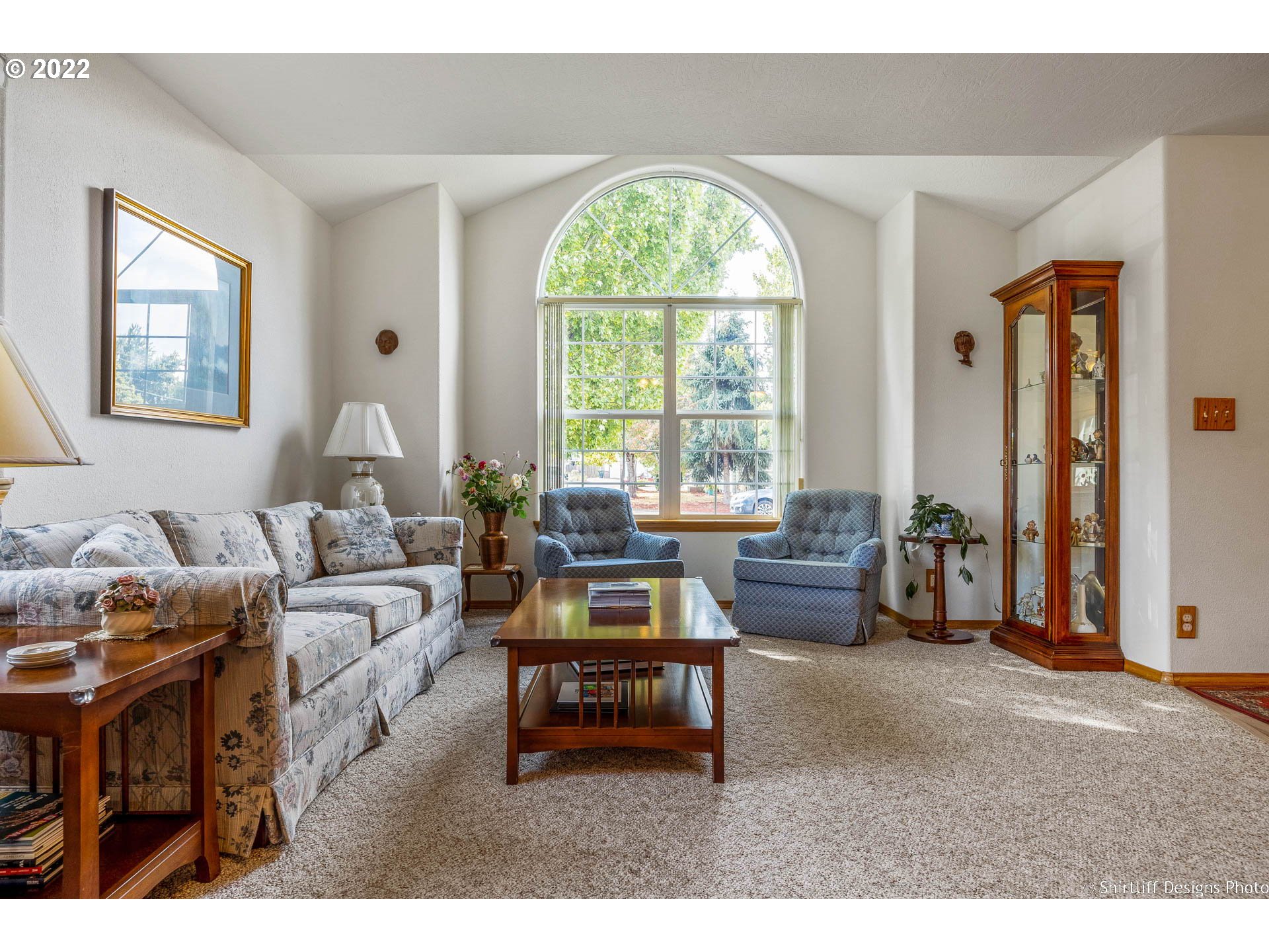 4042 Virginia Avenue Springfield, OR 97478 - Photo 3 of 28 a living room with furniture and a large window