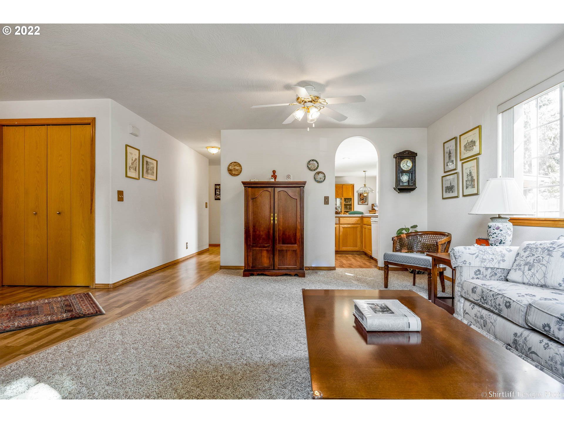 4042 Virginia Avenue Springfield, OR 97478 - Photo 6 of 28 a living room with furniture