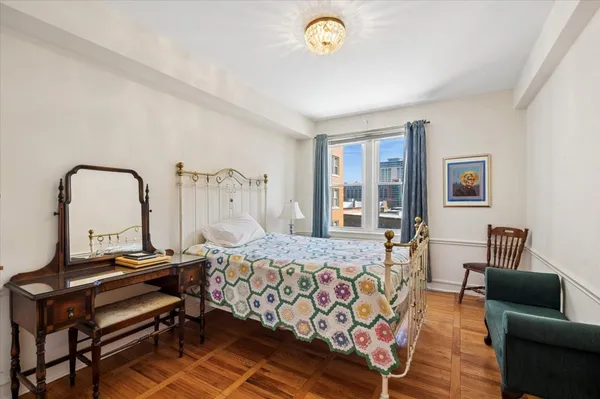 $189,900 | 1585 Ridge Avenue, Unit 410, Evanston, IL 60201