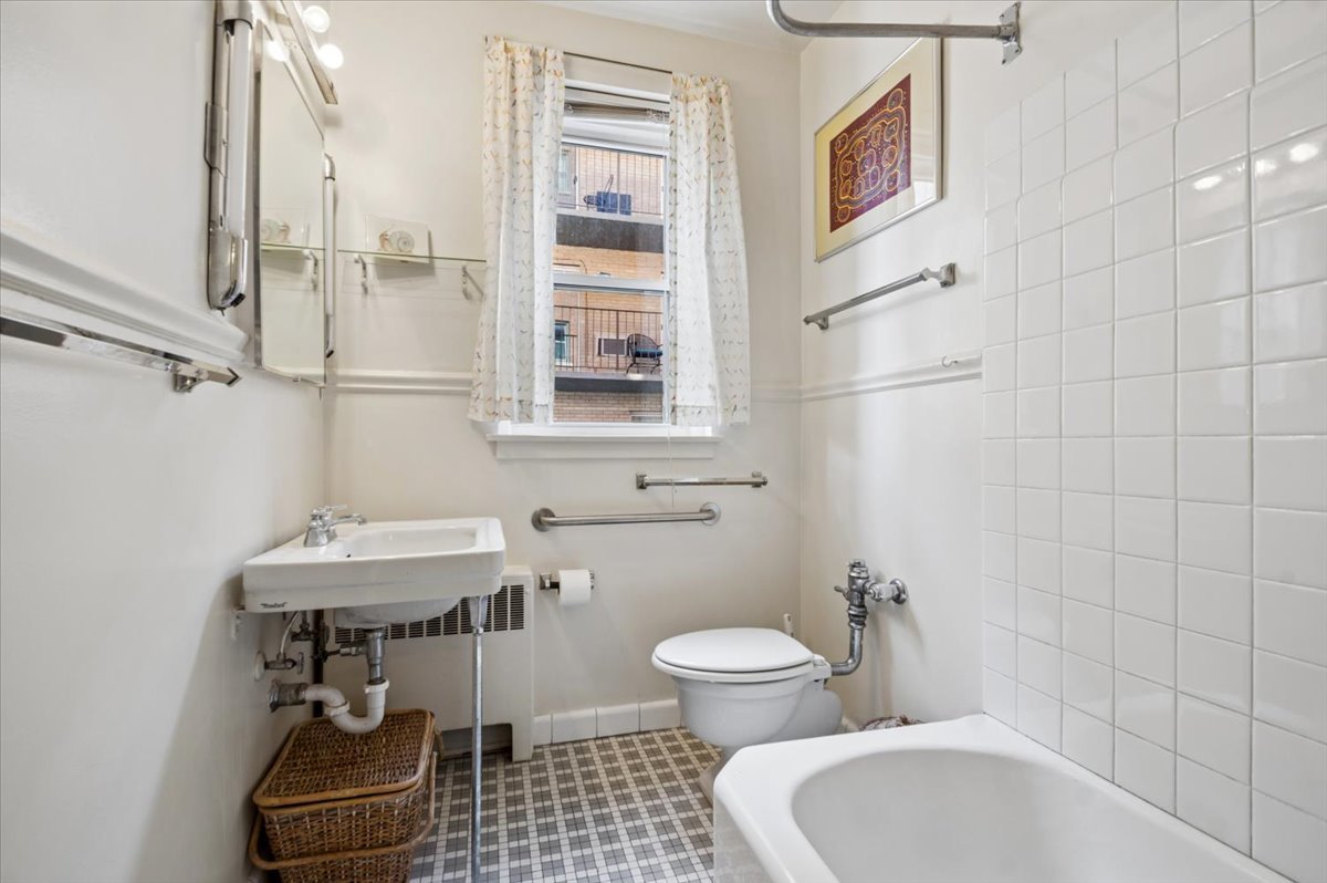 1585 Ridge Avenue, Unit 410 Evanston, IL 60201 - Photo 16 of 24