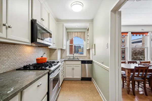 $189,900 | 1585 Ridge Avenue, Unit 410, Evanston, IL 60201