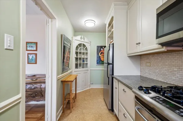 $189,900 | 1585 Ridge Avenue, Unit 410, Evanston, IL 60201
