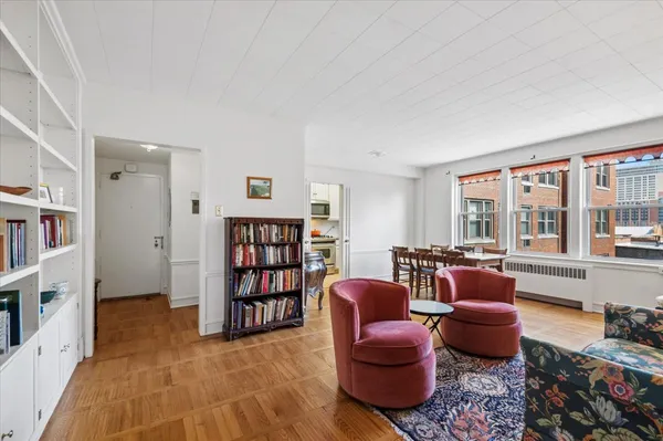 $189,900 | 1585 Ridge Avenue, Unit 410, Evanston, IL 60201