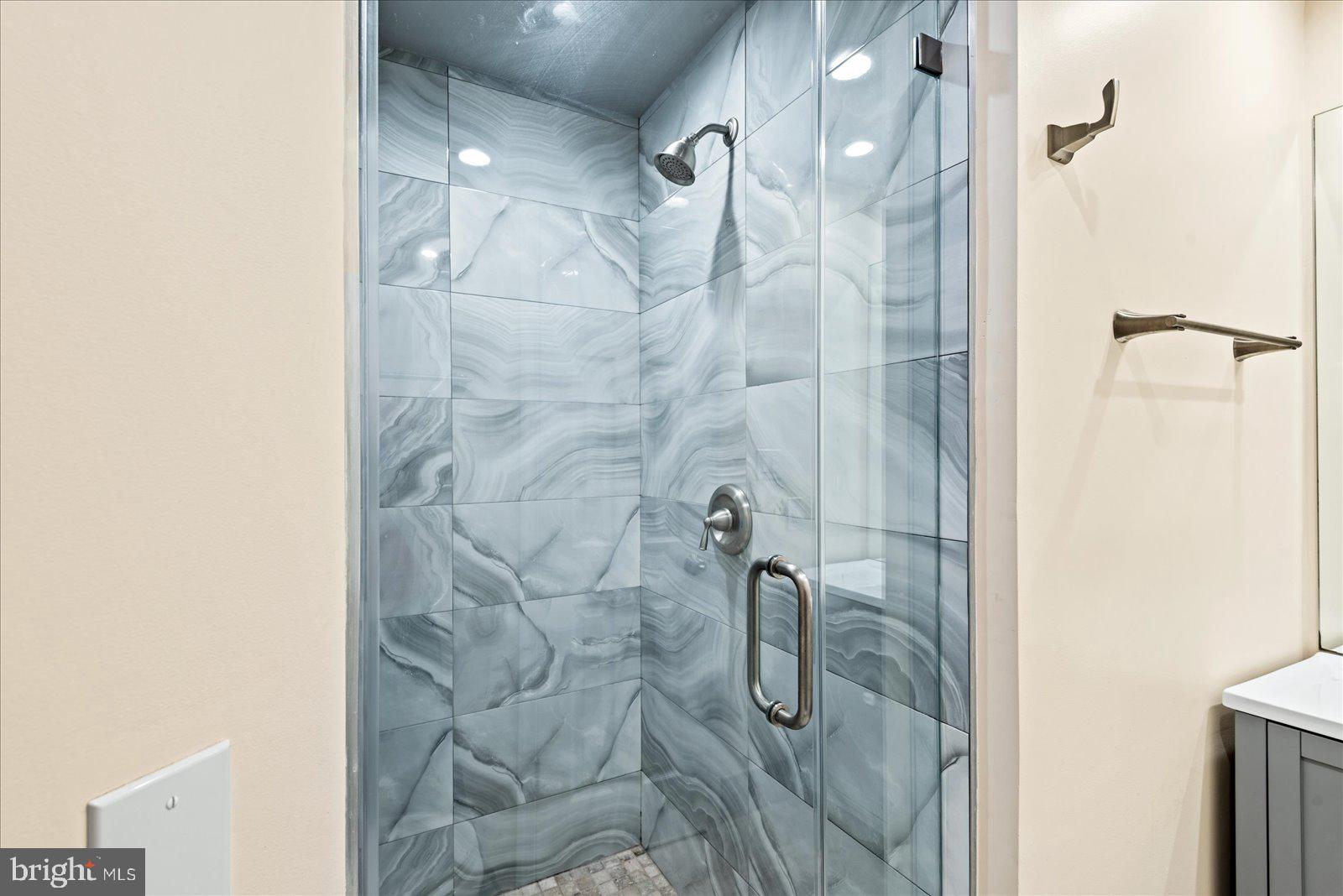 6000 F Mersey Oaks Way, Unit 1F Alexandria, VA 22315 - Photo 16 of 35 a bathroom with a shower