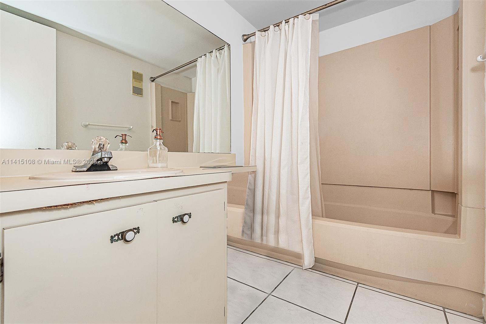 5650 Camino Del Sol, Unit 205 Boca Raton, FL 33433 - Photo 15 of 28