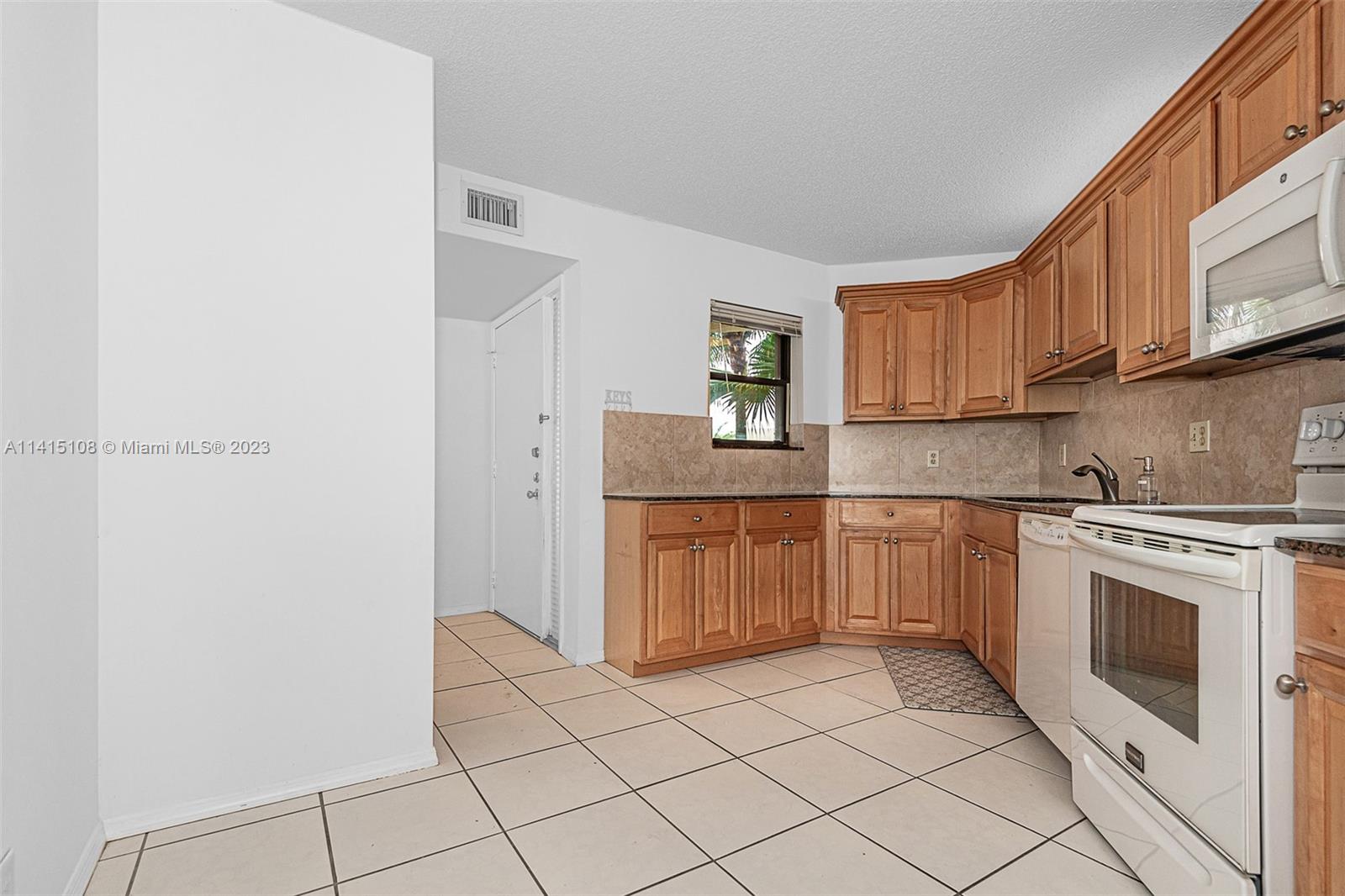 5650 Camino Del Sol, Unit 205 Boca Raton, FL 33433 - Photo 2 of 28