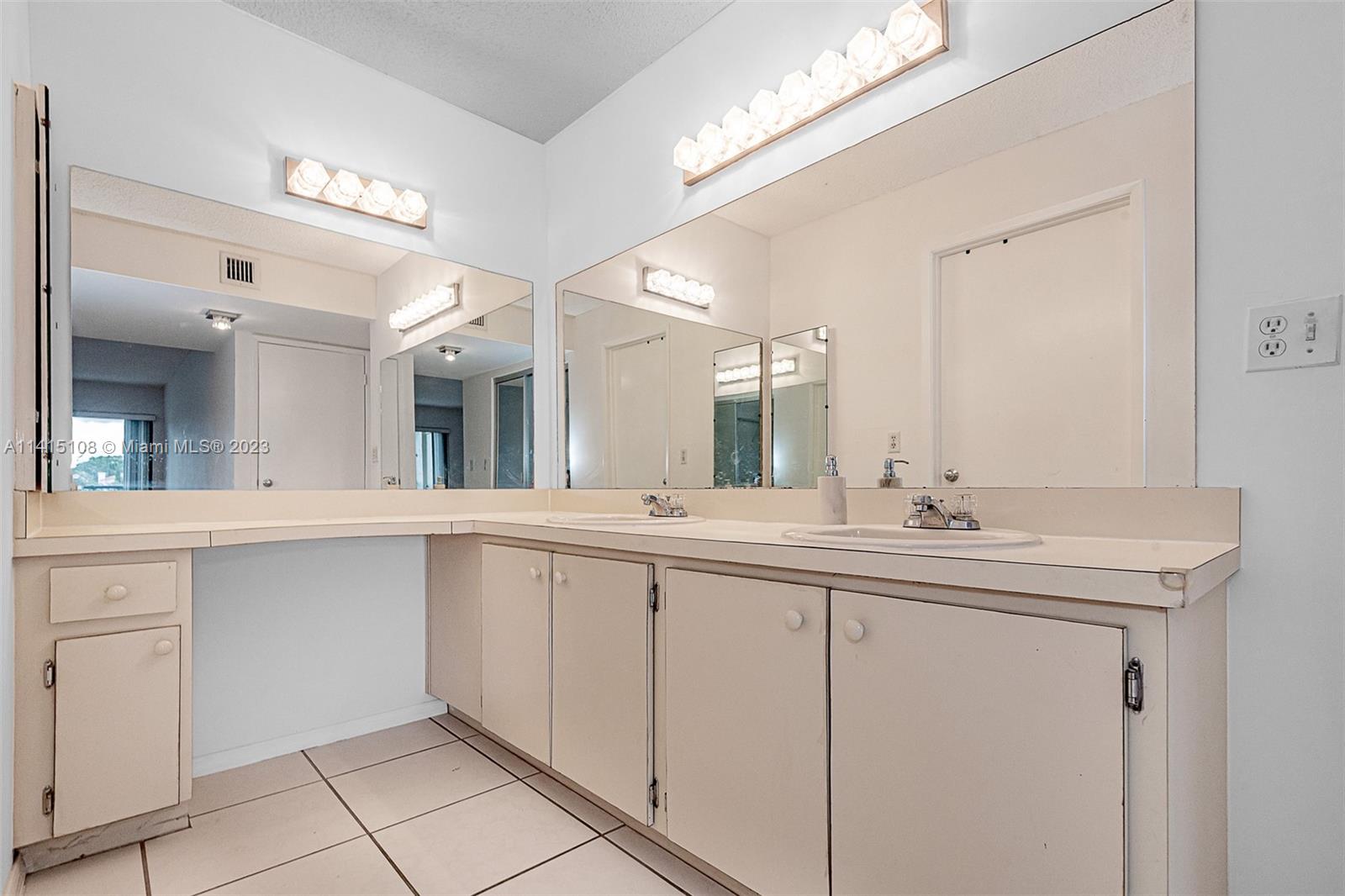 5650 Camino Del Sol, Unit 205 Boca Raton, FL 33433 - Photo 24 of 28