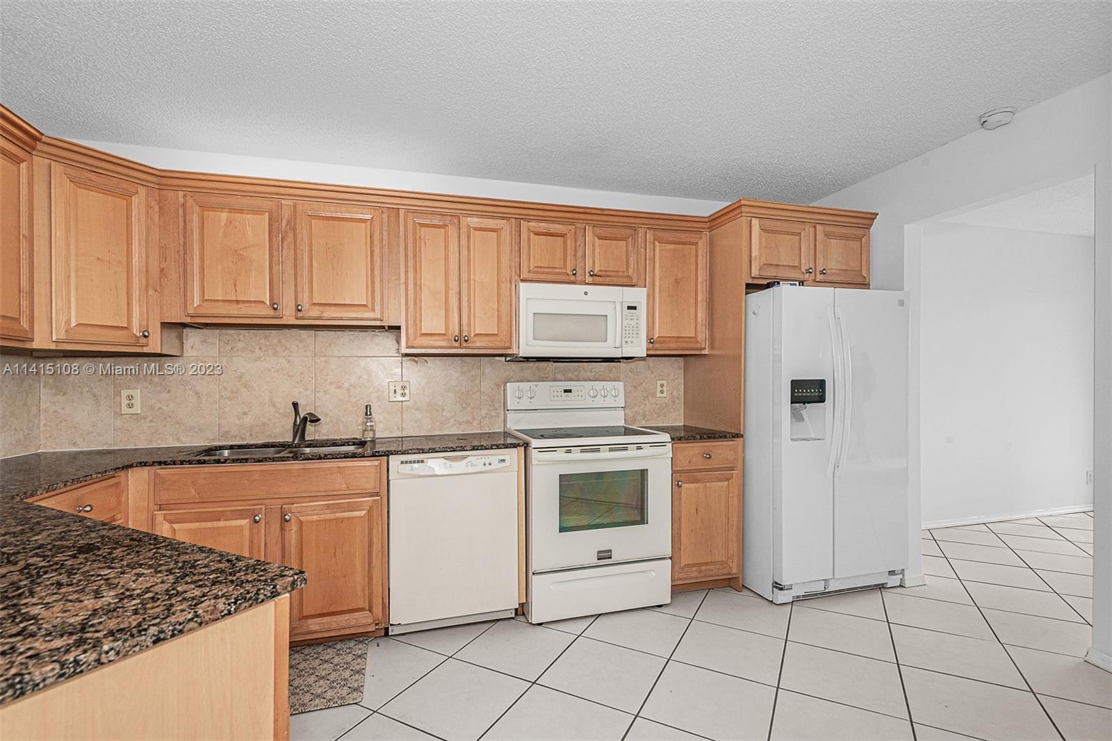 5650 Camino Del Sol, Unit 205 Boca Raton, FL 33433 - Photo 3 of 28