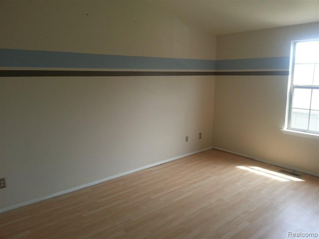 190 Pine Tree Ridge, Unit 3 Waterford, MI 48327 - Photo 4 of 6 Master Bedroom