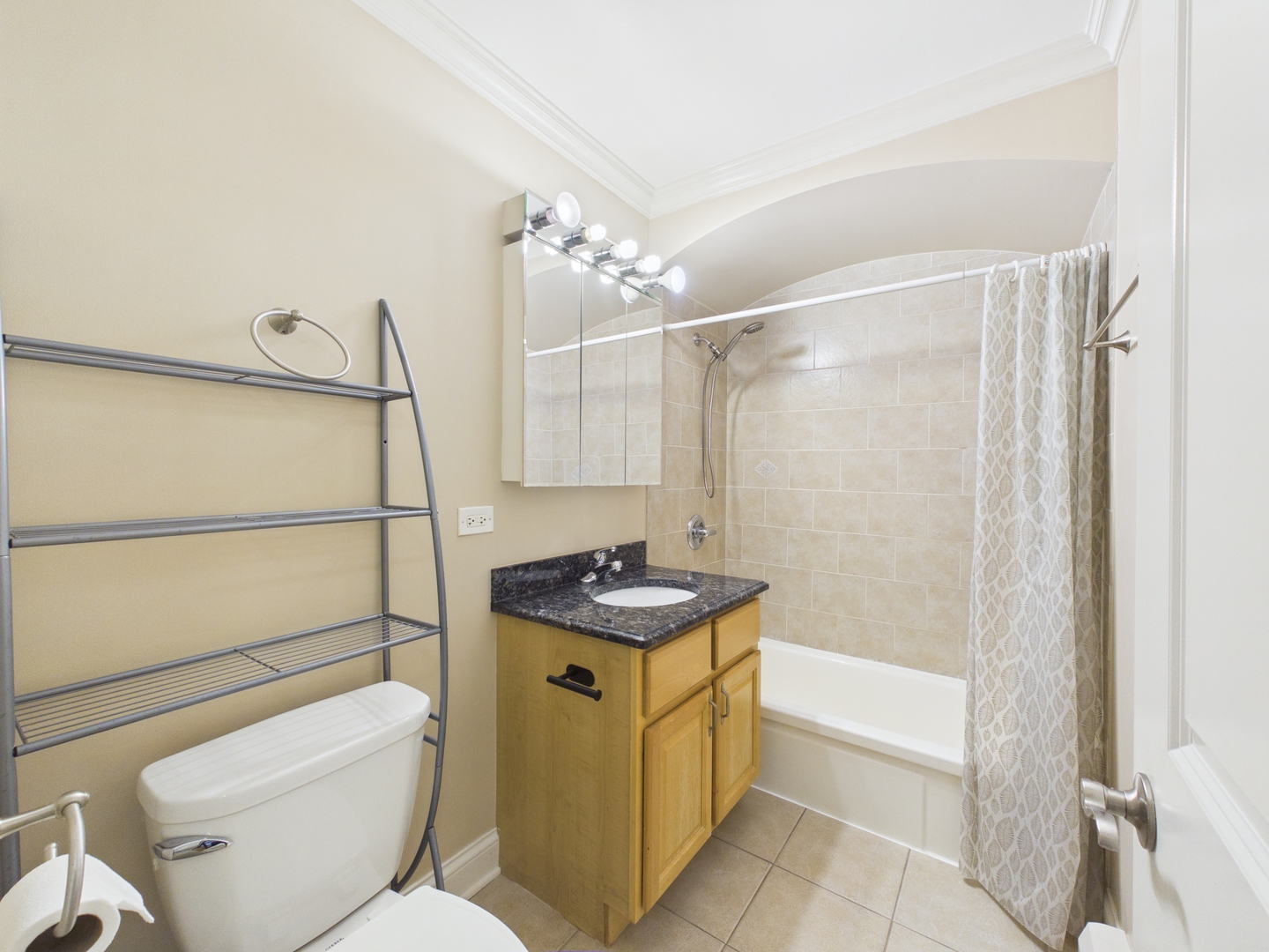 2210 South Goebbert Road, Unit 226 Arlington Heights, IL 60005 - Photo 29 of 49 Gallery Image 29