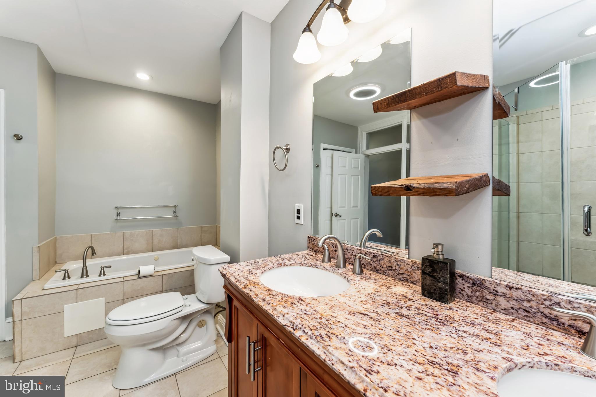 3903 Roland Avenue Baltimore, MD 21211 - Photo 17 of 29 Full Bathroom