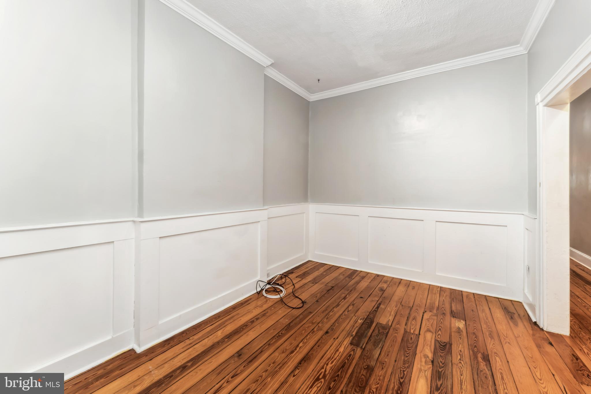 3903 Roland Avenue Baltimore, MD 21211 - Photo 5 of 29 Living Room