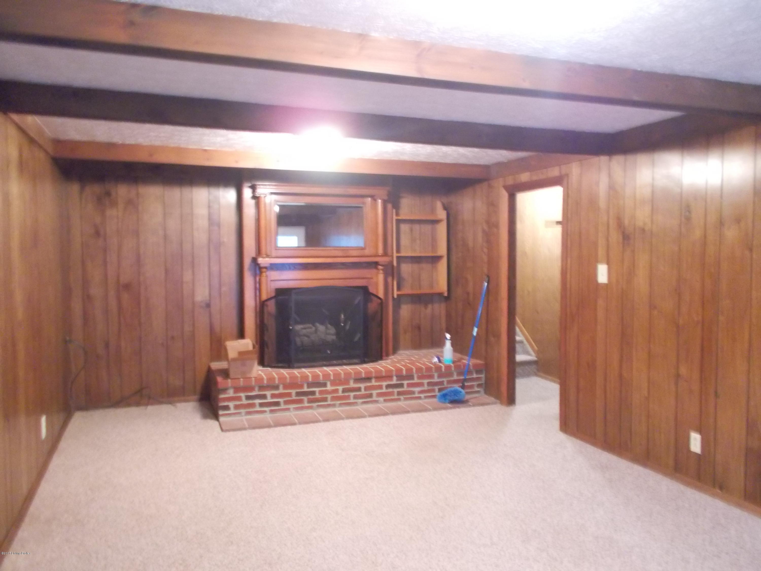 2799 Mound Hill Road Carrollton, KY 41008 - Photo 31 of 72 Family room with fireplace