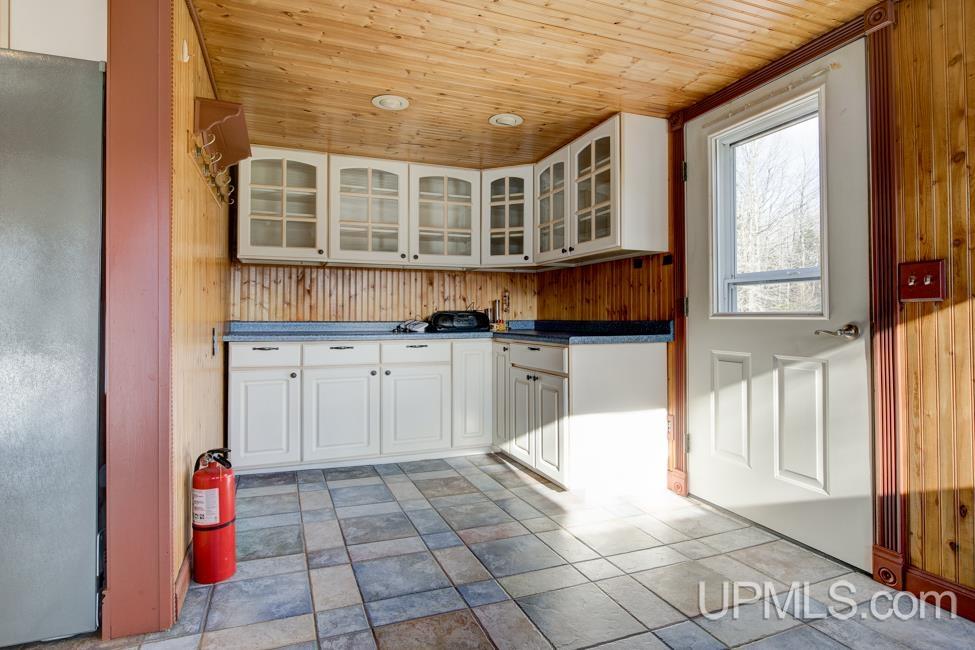 5748 Brampton 27.5 Road Gladstone, MI 49837 - Photo 7 of 30 Gallery Image 7