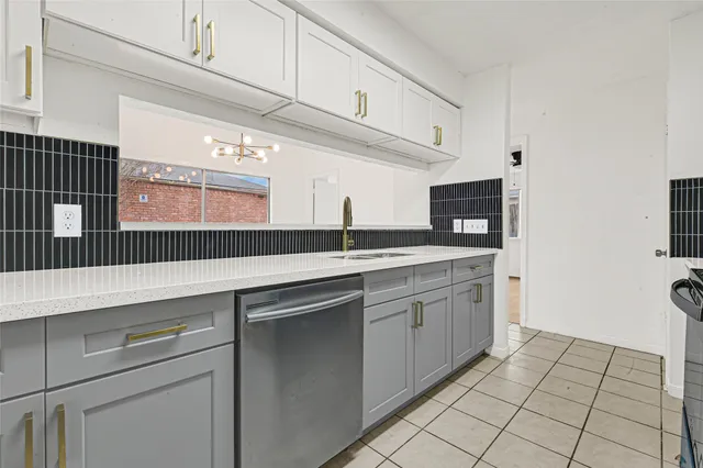 a view of empty room with wooden floor and ceiling fan