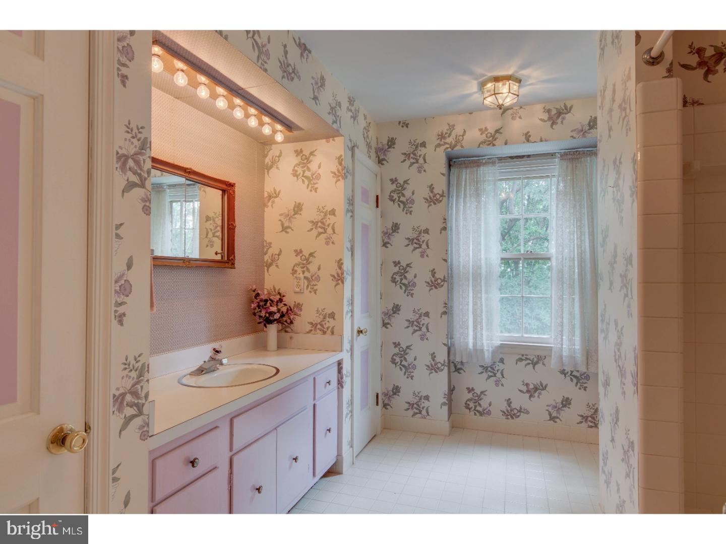 664 Valley View Lane Wayne, PA 19087 - Photo 21 of 25 Bathroom