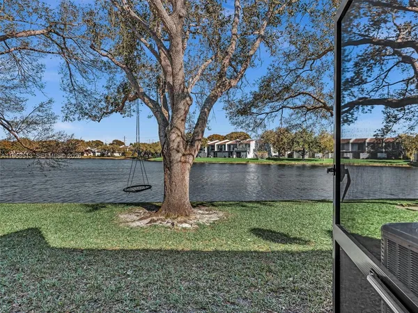 $3,200 | 1193 Northwest 98th Terrace, Unit 134, Pembroke Pines, FL 33024