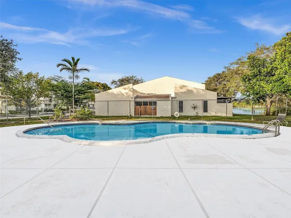 $3,200 | 1193 Northwest 98th Terrace, Unit 134, Pembroke Pines, FL 33024