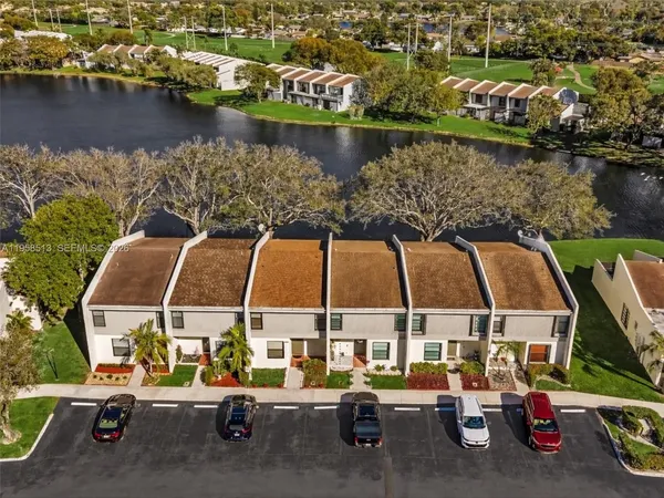 $3,200 | 1193 Northwest 98th Terrace, Unit 134, Pembroke Pines, FL 33024