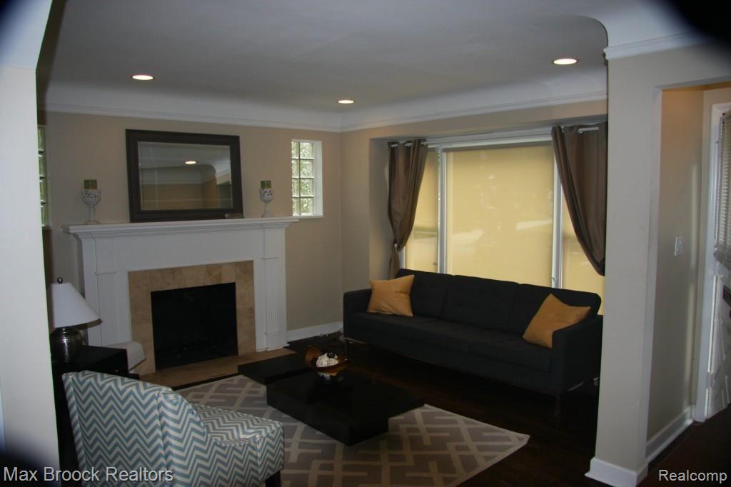 1828 Mansfield Road Birmingham, MI 48009 - Photo 3 of 20 3.JPG
