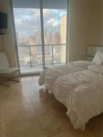 $5,500 | 185 Southwest 7th Street, Unit 3211, Miami, FL 33130
