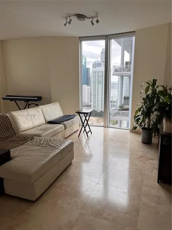 $5,500 | 185 Southwest 7th Street, Unit 3211, Miami, FL 33130
