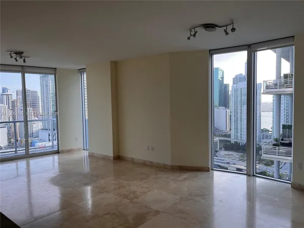 $5,500 | 185 Southwest 7th Street, Unit 3211, Miami, FL 33130
