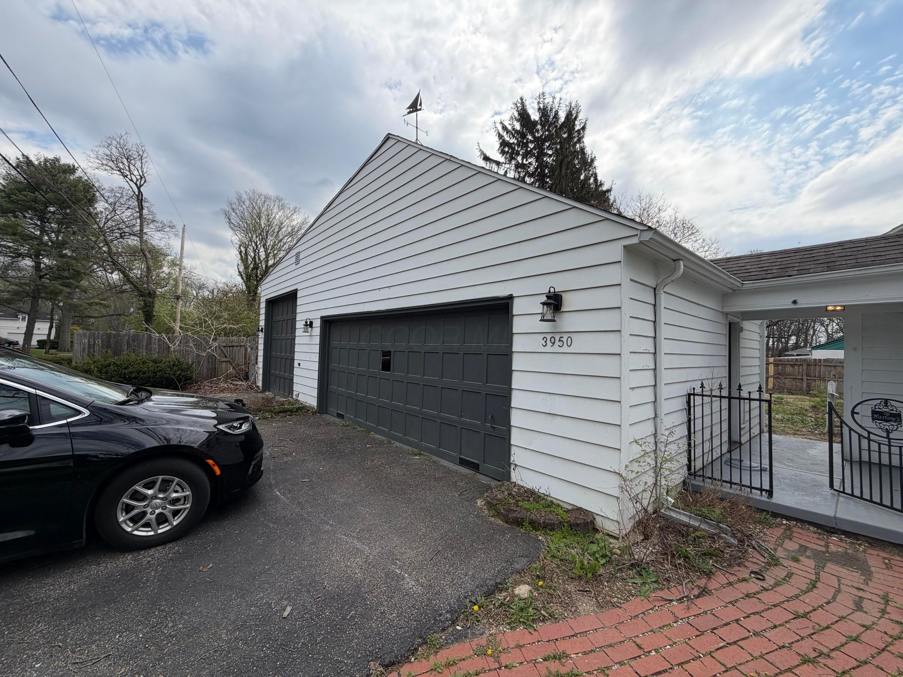 3950 Riverside Drive Columbus, OH 43220 - Photo 37 of 39 Current Garage