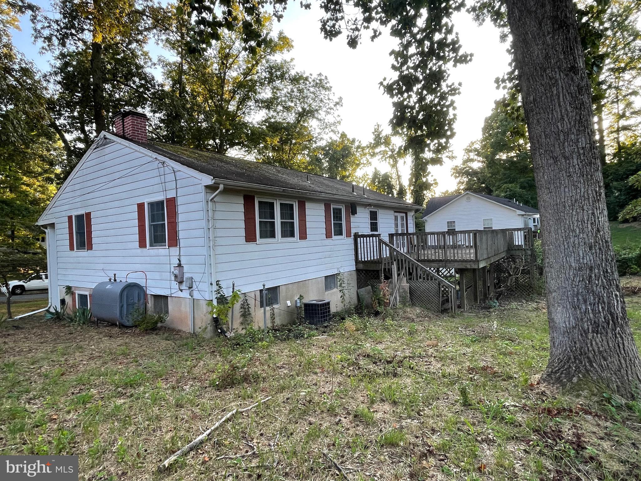 19103 Mockingbird Heights Road Triangle, VA 22172 - Photo 3 of 19 Rear Of Home on 1/4 Acre