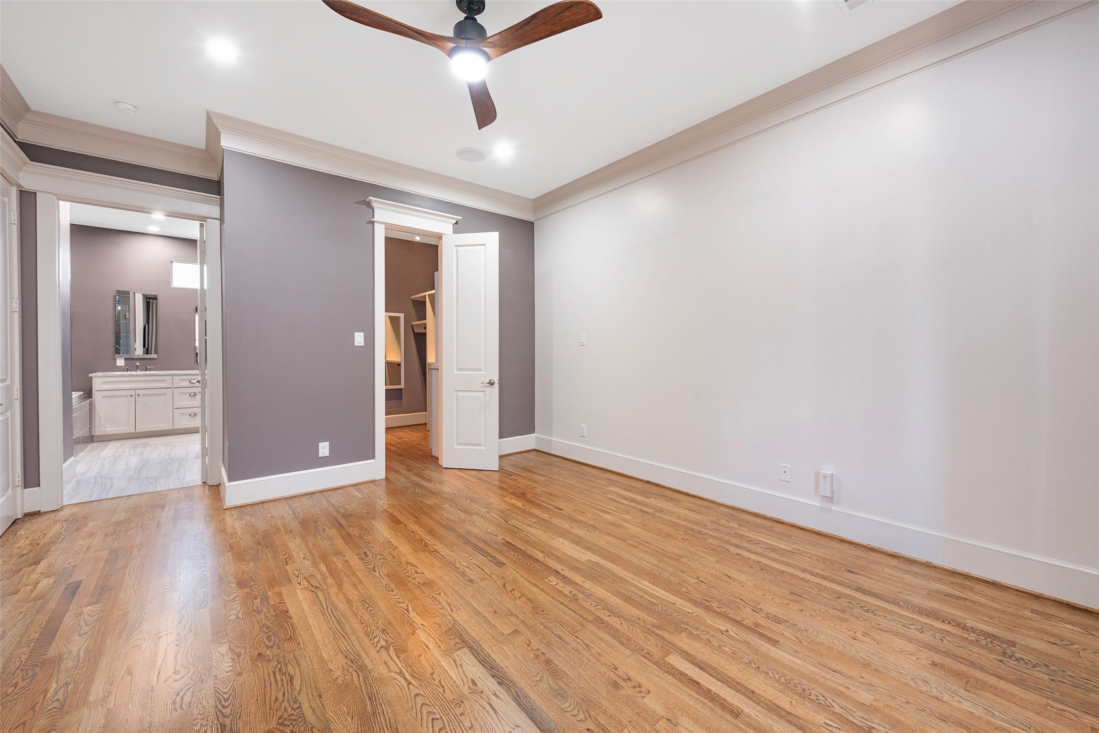 212 West 6th Street Houston, TX 77007 - Photo 14 of 45 wooden floor in an empty room with a window