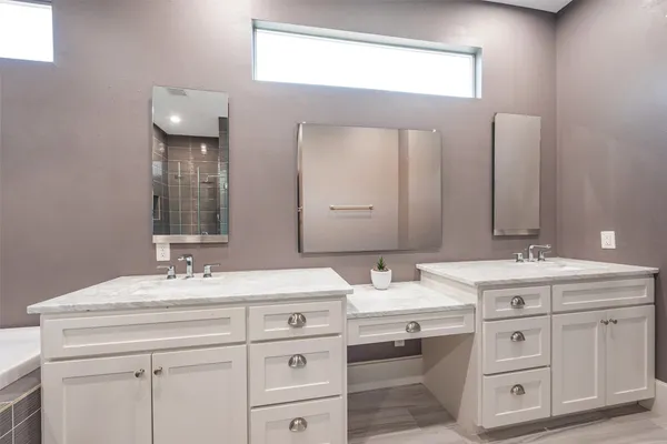 $4,200 | 212 West 6th Street, Houston, TX 77007