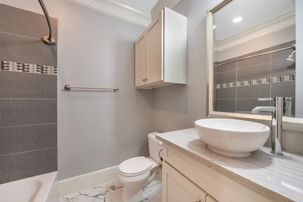 $4,200 | 212 West 6th Street, Houston, TX 77007