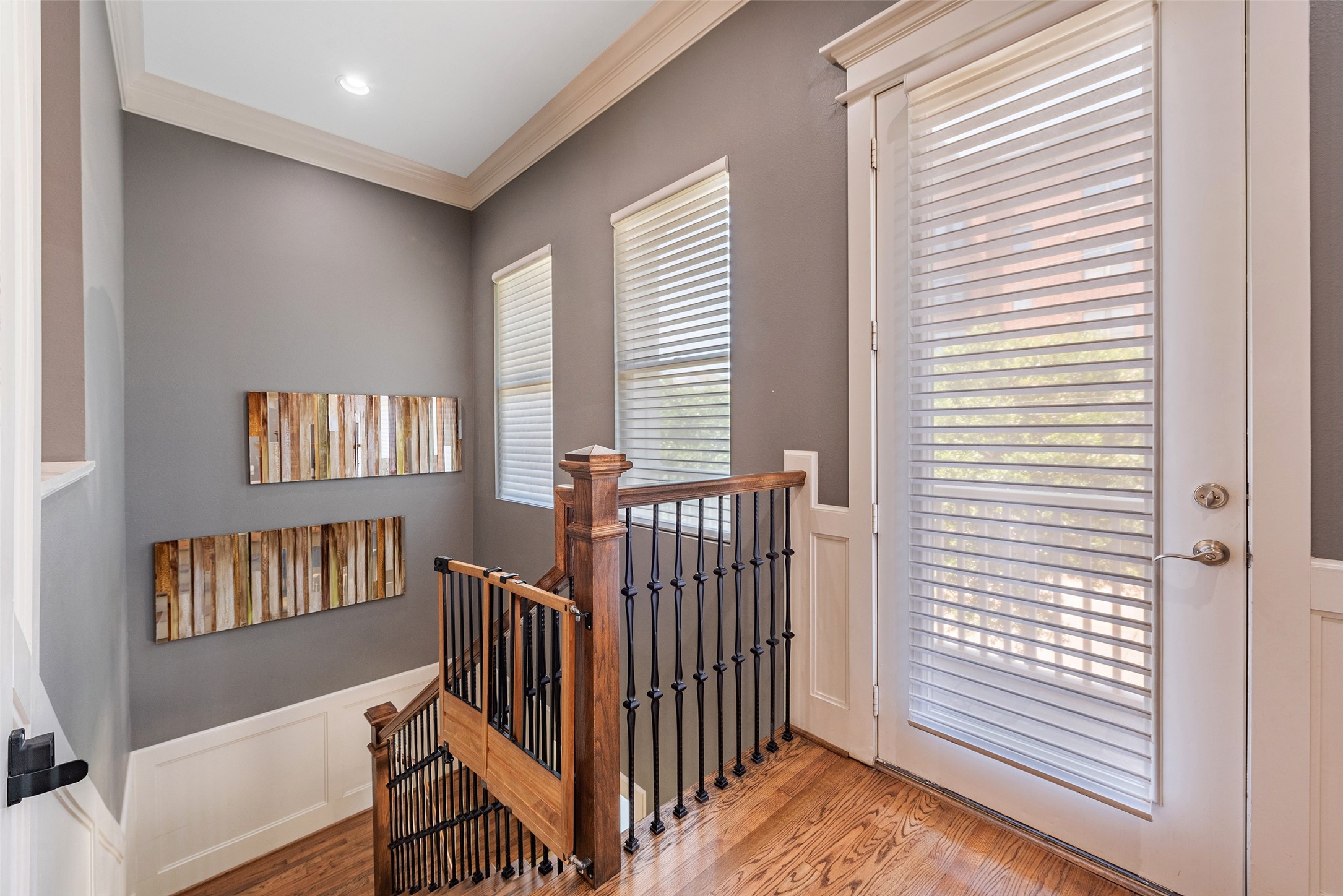 212 West 6th Street Houston, TX 77007 - Photo 21 of 45 a view of entryway with a window and wooden floor