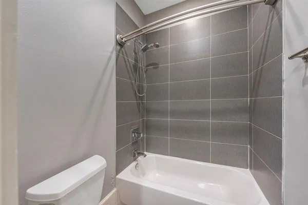 $4,200 | 212 West 6th Street, Houston, TX 77007