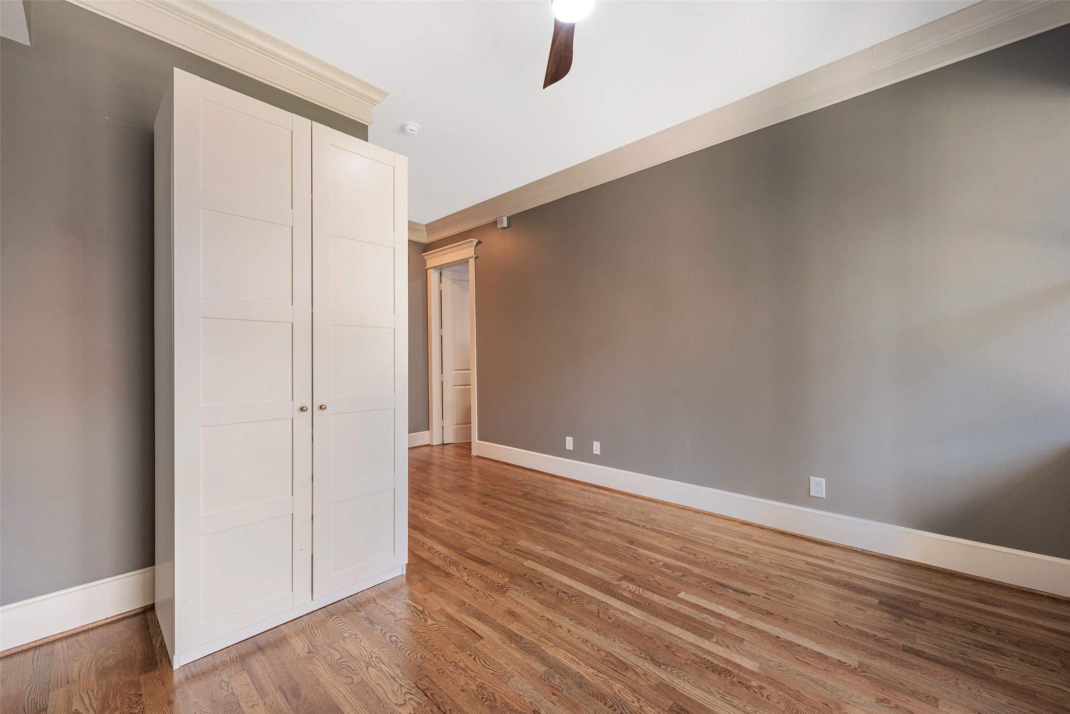 212 West 6th Street Houston, TX 77007 - Photo 26 of 45 a view of an empty room with wooden floor