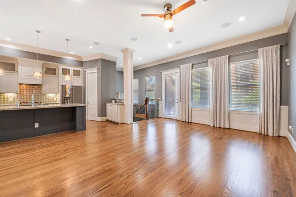 $4,200 | 212 West 6th Street, Houston, TX 77007