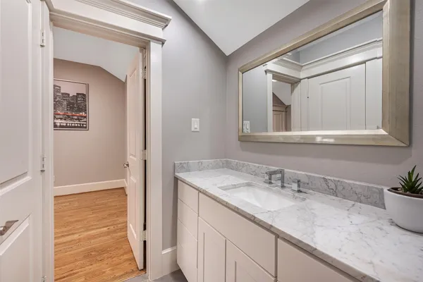 $4,200 | 212 West 6th Street, Houston, TX 77007