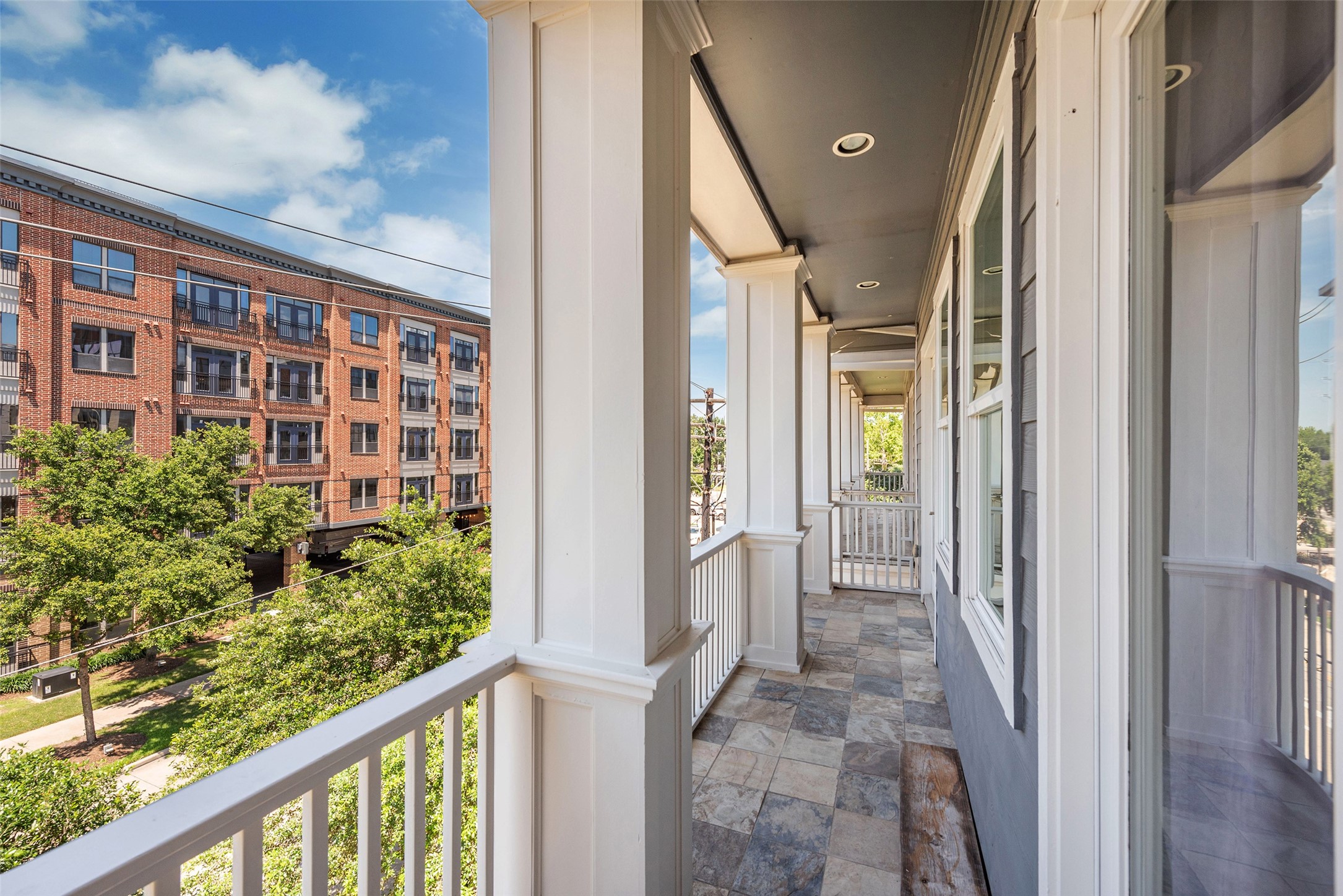 212 West 6th Street Houston, TX 77007 - Photo 38 of 45 a view of a balcony