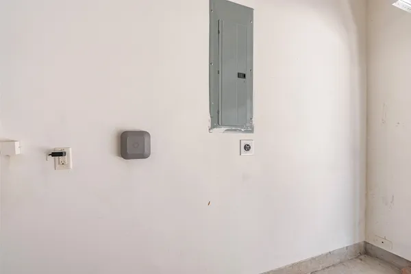 $4,200 | 212 West 6th Street, Houston, TX 77007