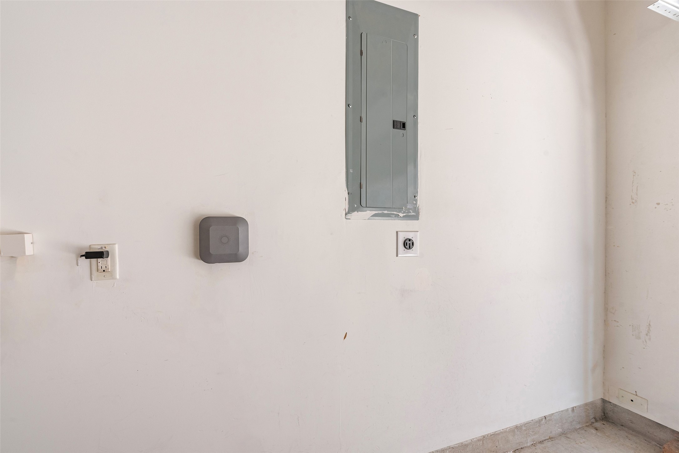 212 West 6th Street Houston, TX 77007 - Photo 39 of 45 a bathroom with a shower
