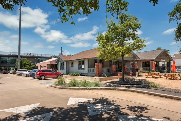 $4,200 | 212 West 6th Street, Houston, TX 77007