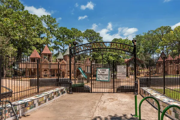 $4,200 | 212 West 6th Street, Houston, TX 77007