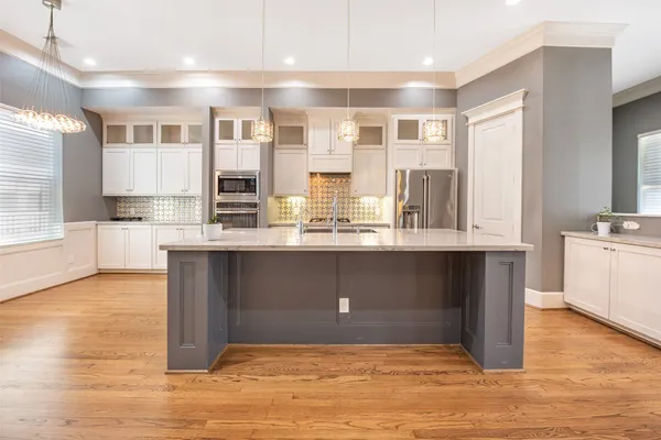 $4,200 | 212 West 6th Street, Houston, TX 77007