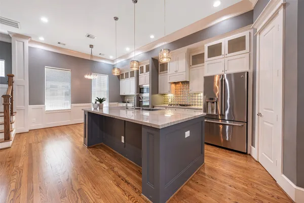 $4,200 | 212 West 6th Street, Houston, TX 77007