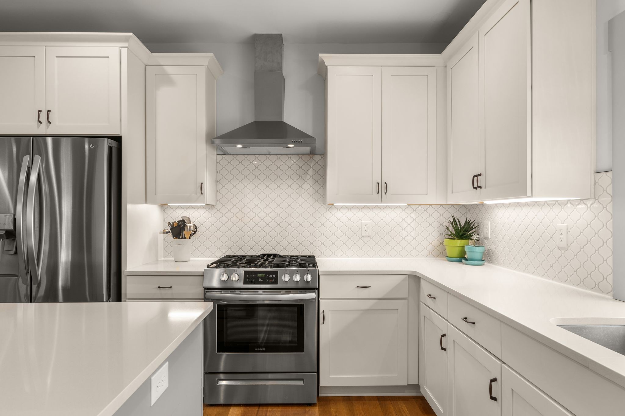2660 Barclay Drive, Unit B Nashville, TN 37206 - Photo 12 of 29 a kitchen with stainless steel appliances a stove a refrigerator and a sink