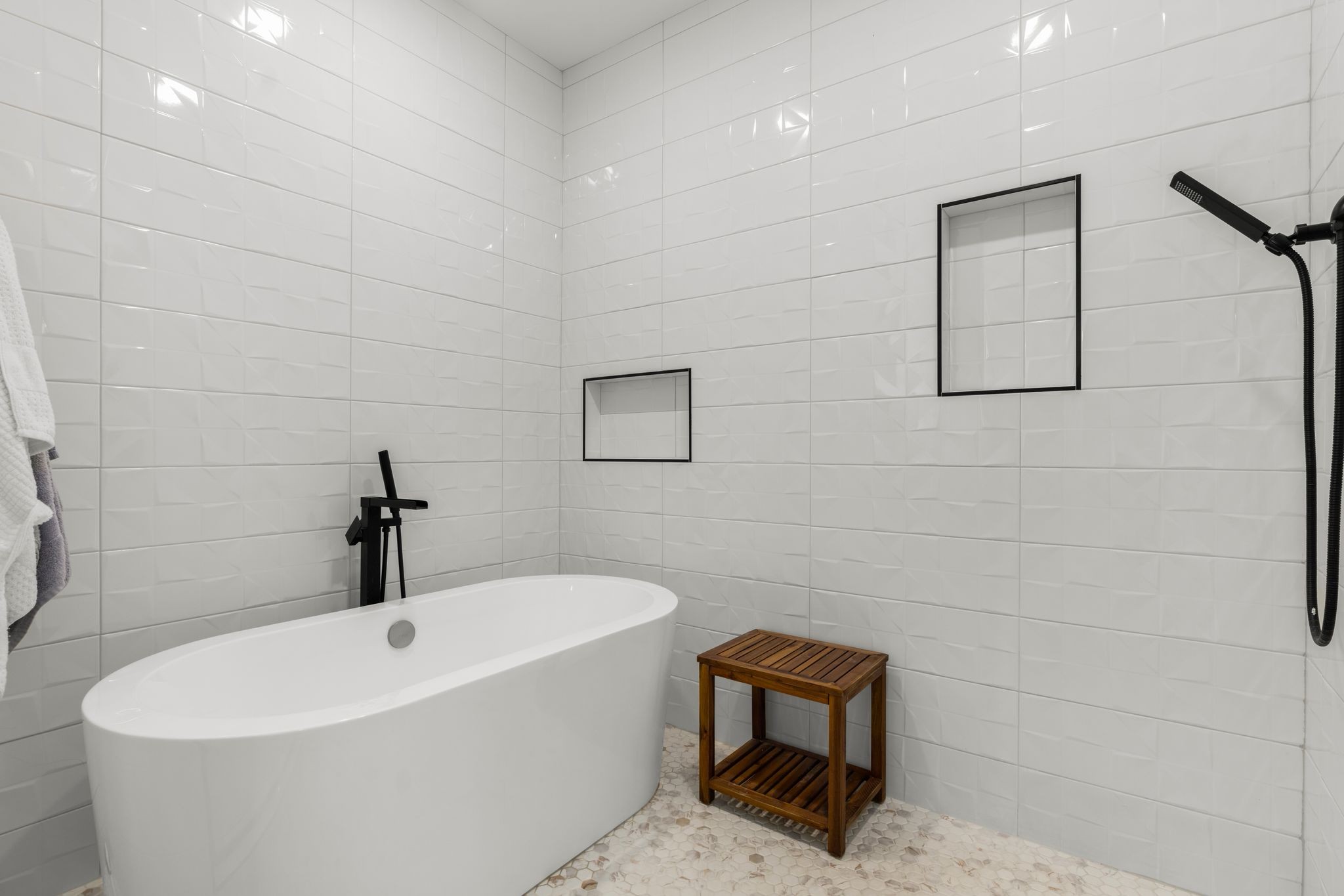 2660 Barclay Drive, Unit B Nashville, TN 37206 - Photo 22 of 29 a white bath tub sitting in a bathroom