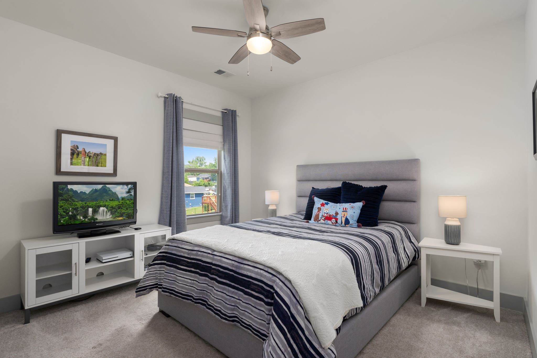 2660 Barclay Drive, Unit B Nashville, TN 37206 - Photo 24 of 29 a bedroom with a bed and a flat screen tv