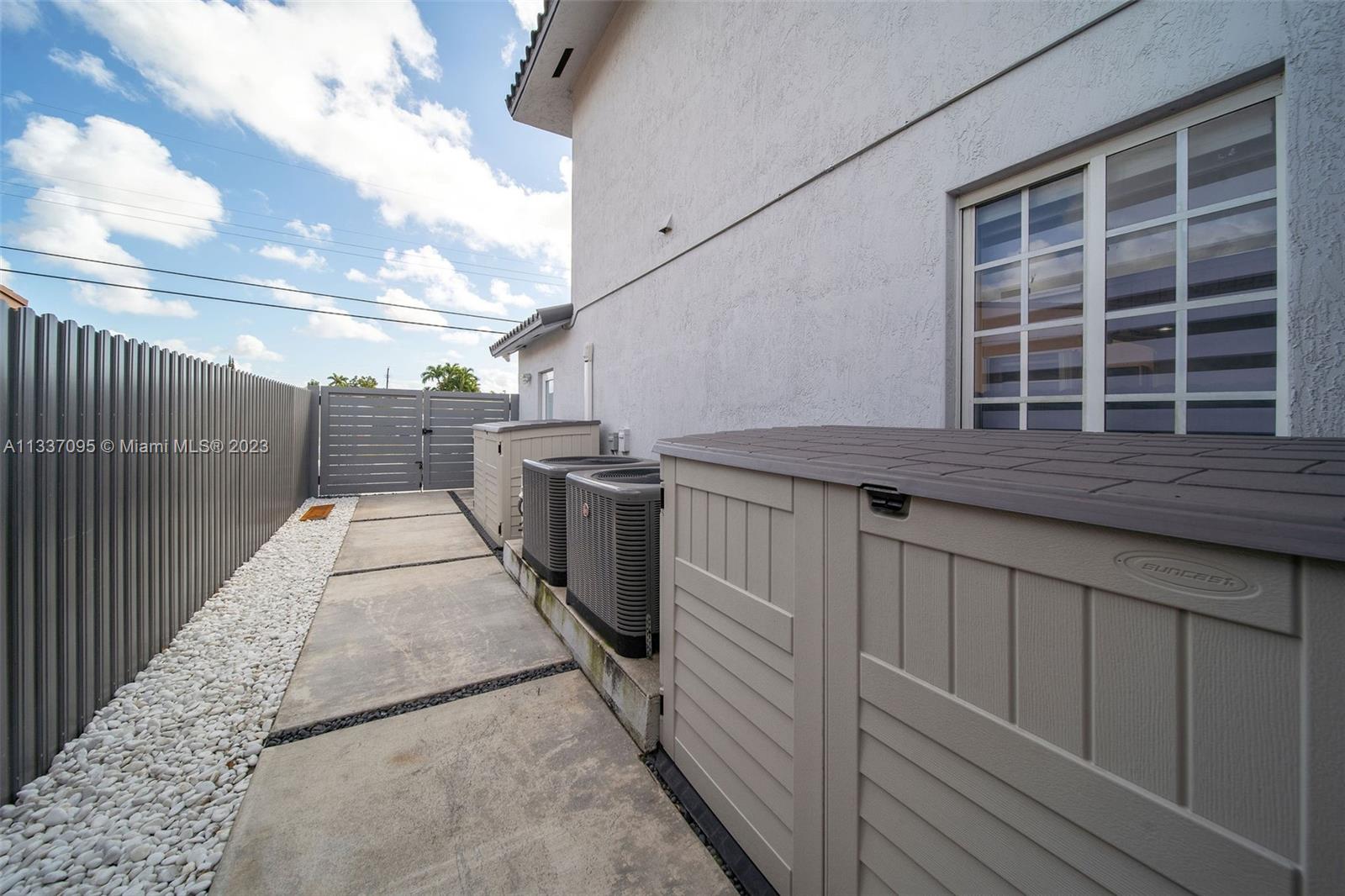 3436 Southwest 88th Place Miami, FL 33165 - Photo 25 of 43